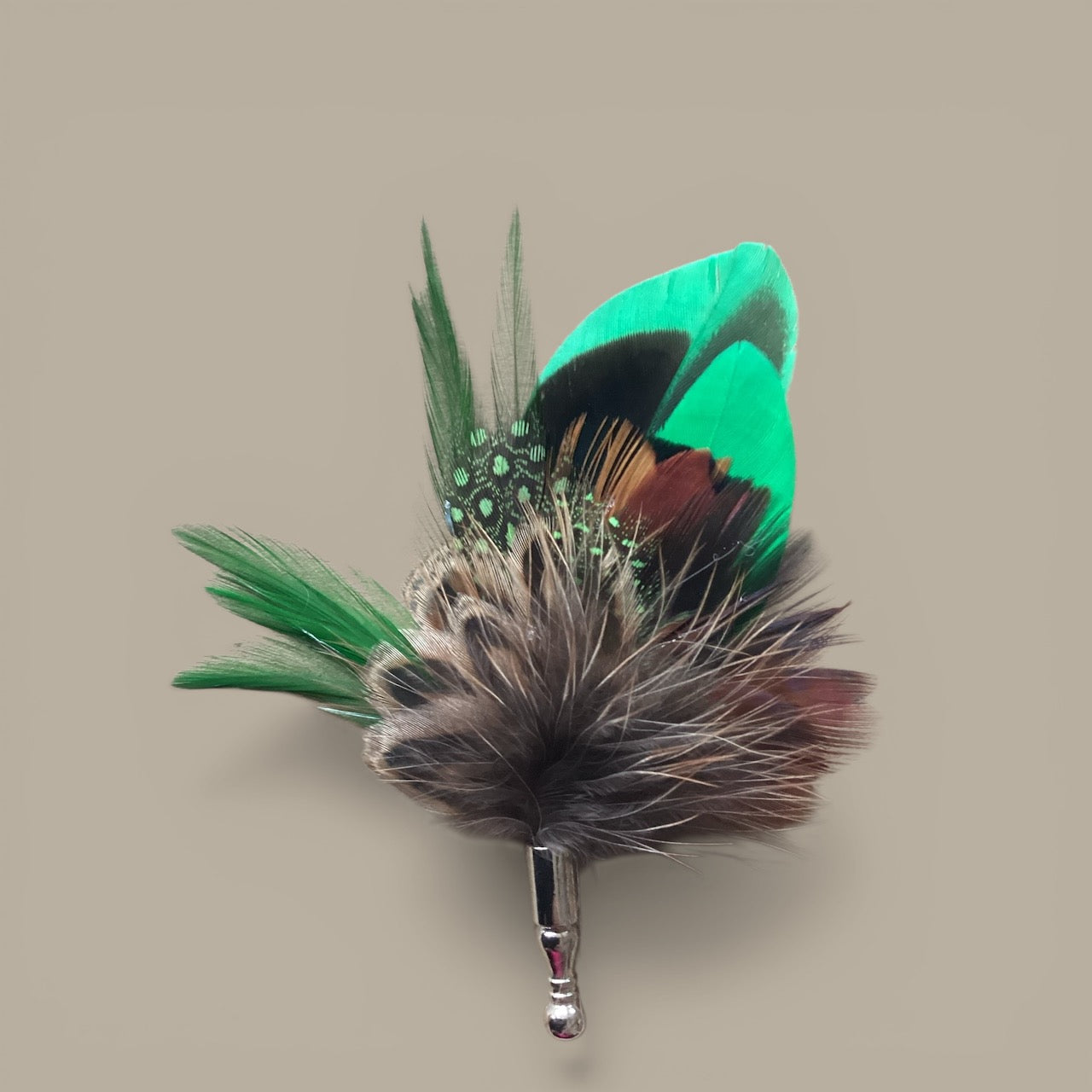 Green & Natural Feather Lapel pin in a Silver Clasp (CFLP174)