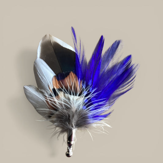 Blue & Natural Feather Lapel Pin in a Gold Clasp (CFLP067)