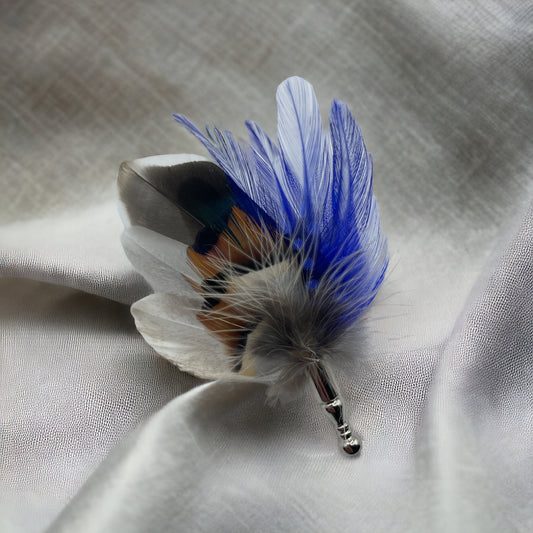 Blue & Natural Feather Lapel Pin (CFLP067)