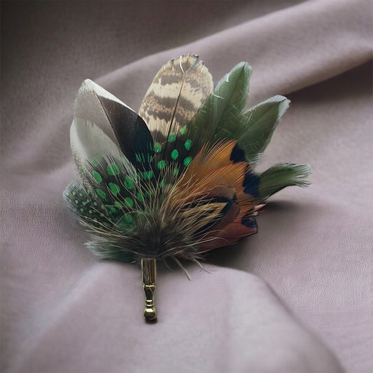 Emerald Green & Natural Feather Lapel Pin (CFLP129)