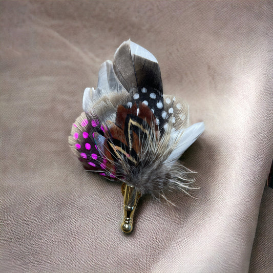 Pink & Natural Feather Gold Lapel Pin (CFLP058)