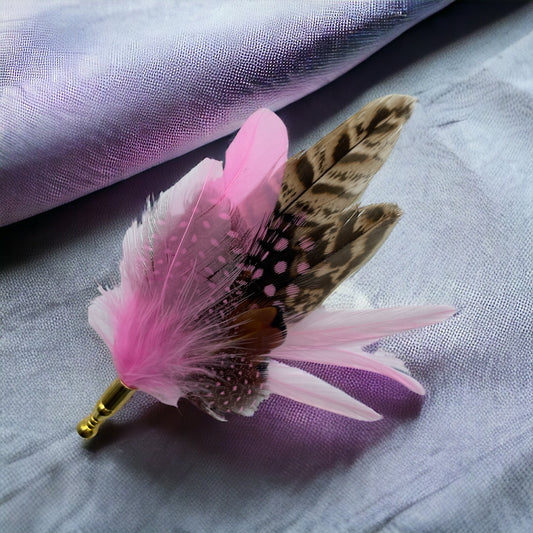 Pink & Natural Feather Lapel Pin (CFLP074)